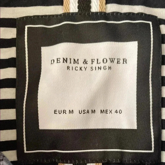 🆕Denim & Flower Short-Sleeve  Button-Down Shirt M🆕 - Picture 6 of 13